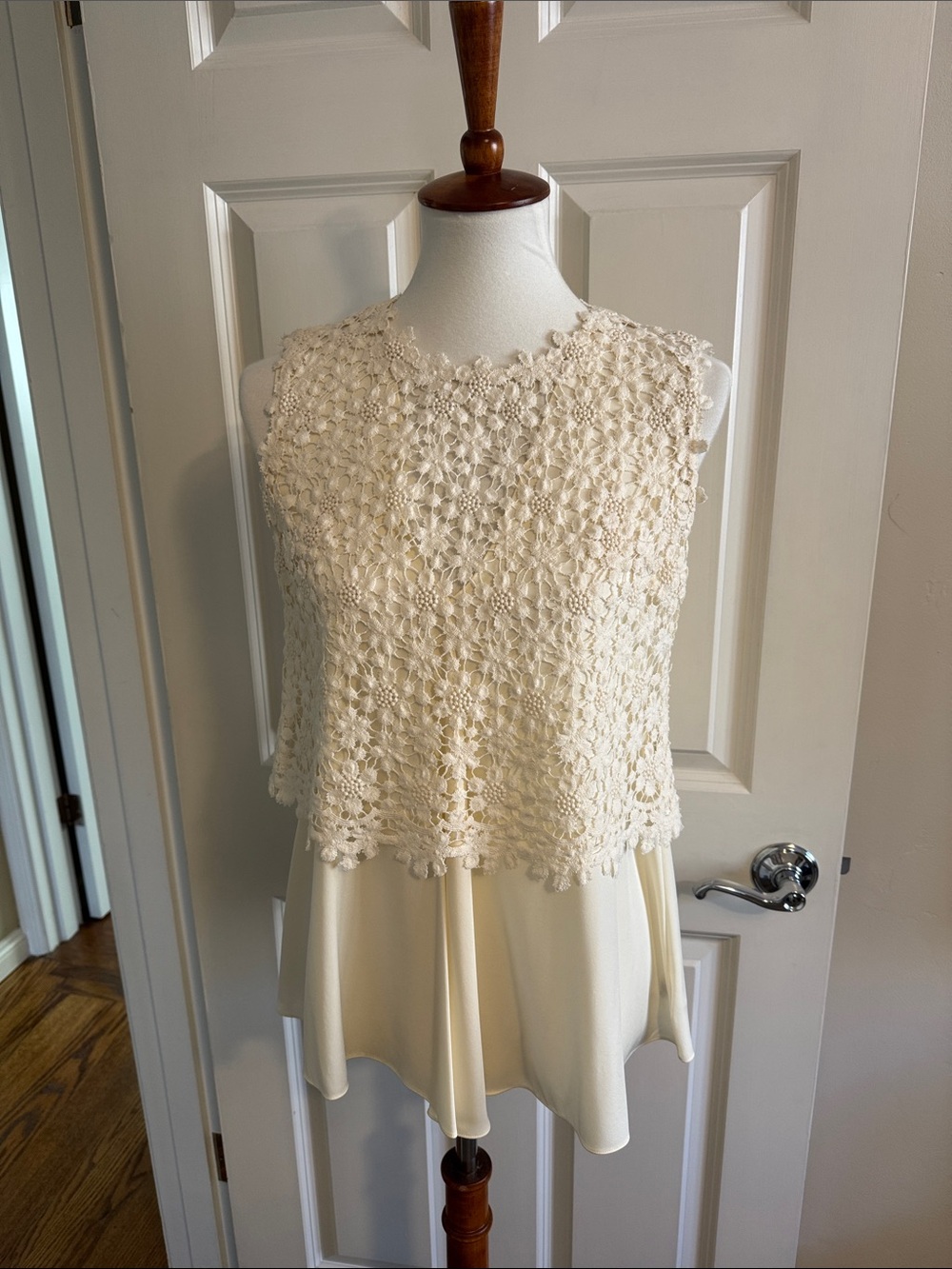 Theory Cream Crochet Lace Tiered Women's Top